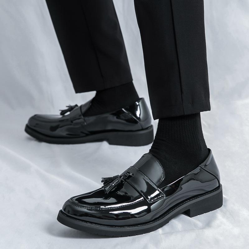 Frühling und Herbst Britischer Stil Ein-Pedal Lazy Loafers Herren Business Casual Lederschuhe Fransen Retro Übergröße Herrenschuhe