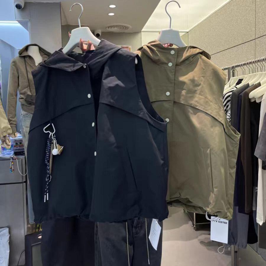 

Women s Sleeveless Hooded Vest - Retro Korean Style with Shoulder Pads, Petite Fit, Autumn 2024. Medium кавовий