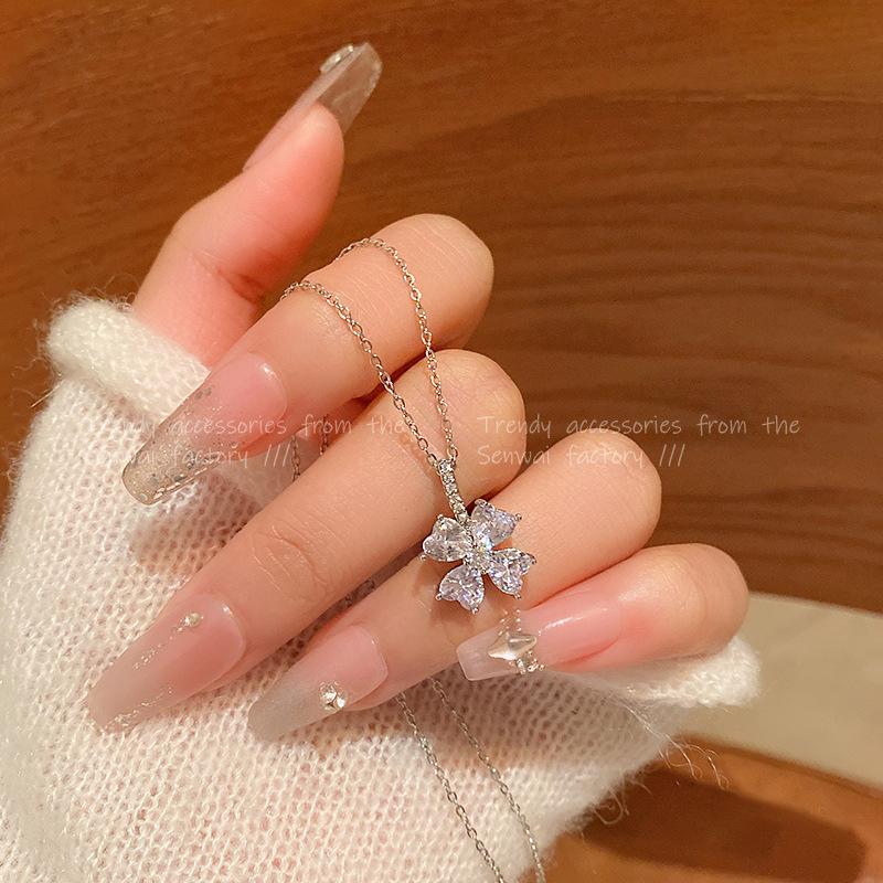 High-end Super Flash Zircon Titanium Steel Necklace Women's Versatile Niche Temperament Silver Collarbone Chain Internet Celebrity New Accessories