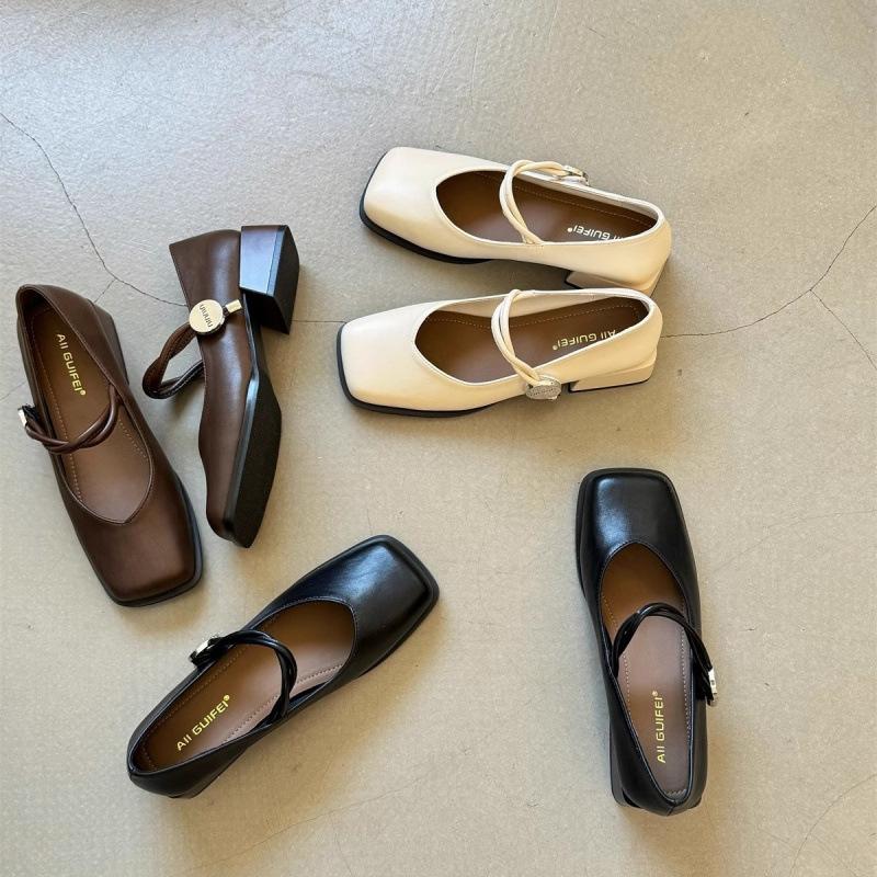 

Retro square head thick heel Mary Jane shoes women s spring new one pedal 35