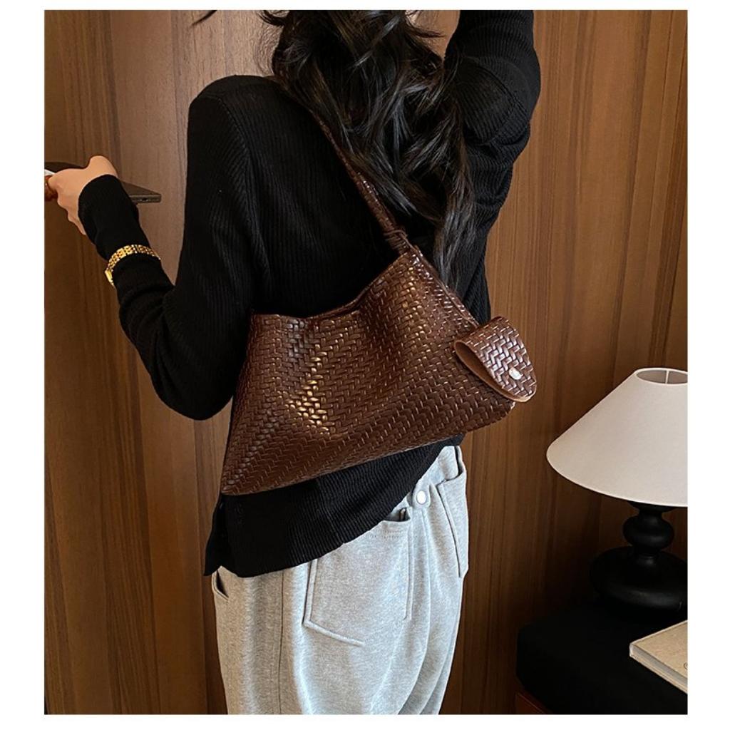 Xeie Thuk Shoulder Bag Women PU Woven Texture Daily Commute