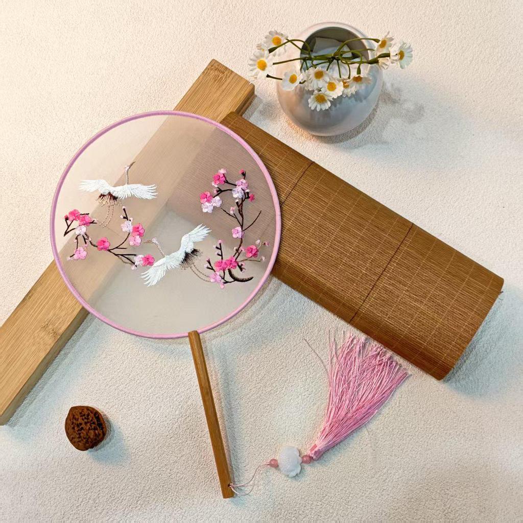 Klassischer doppelseitig bestickter Pfauenfächer - Traditionelles rundes Suzhou Hanfu Tanzaccessoire