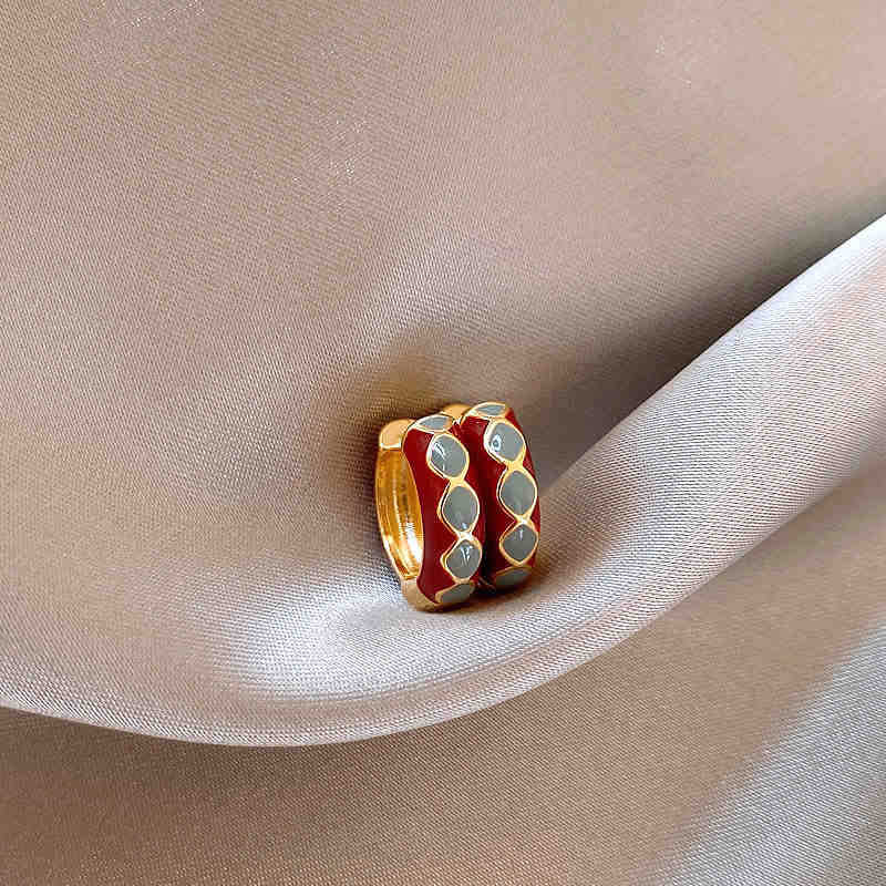 

Ankola red oil drop rhombus contrasting color circle ear buckle simple versatile earrings autumn and winter earrings