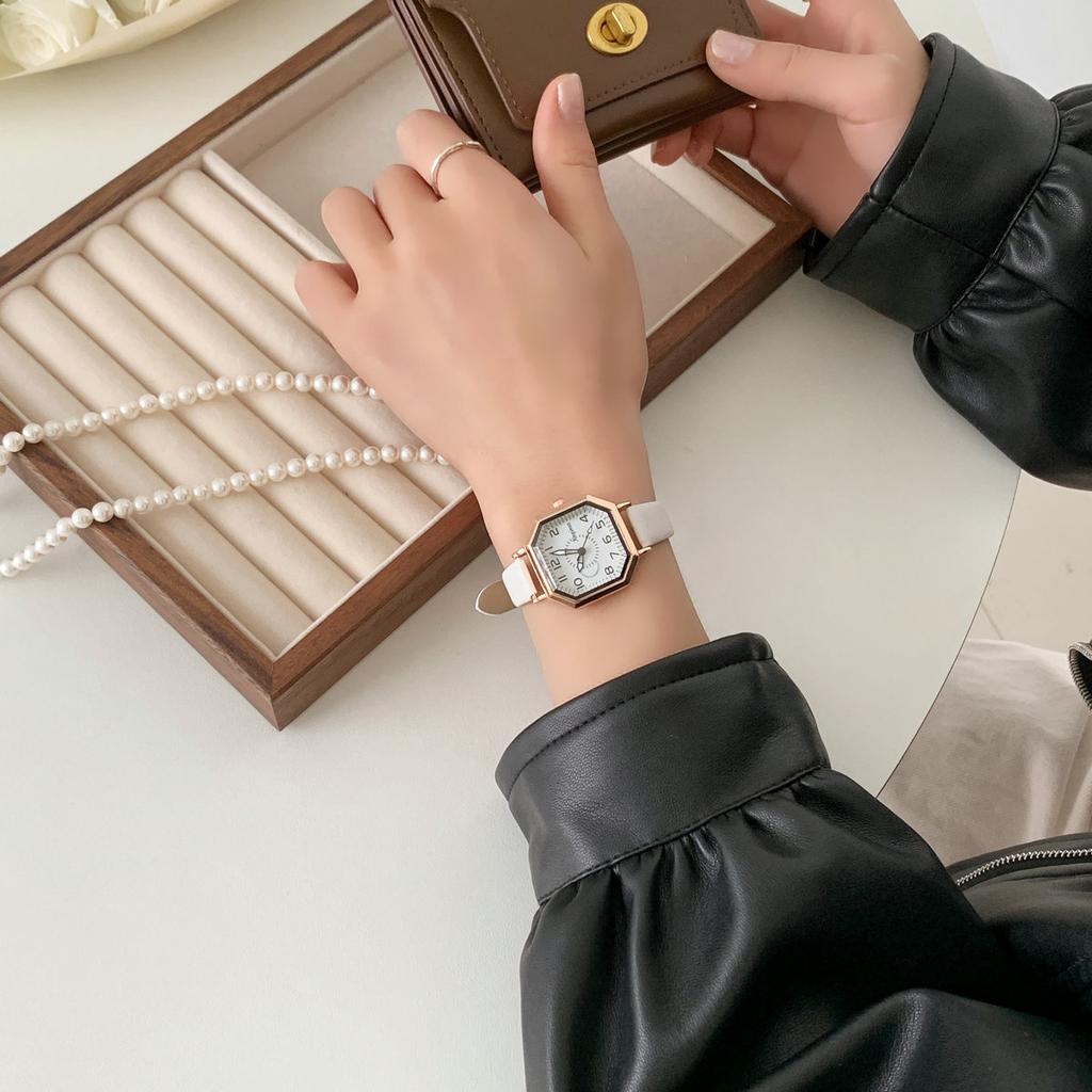 Camellia Small Sugar Cube Watch Female High-End Sense Niche Chic Design French Tea Break Gentle Wind Show White Quartz