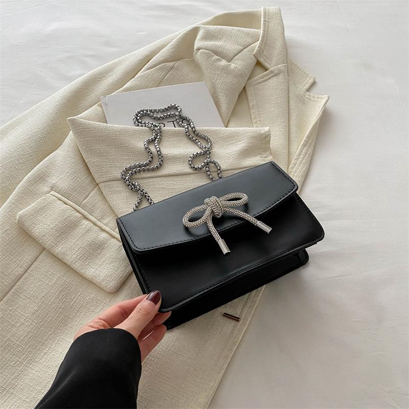 

Популярная в этом году маленькая квадратная женская сумка 2024 лето новая простая корейская версия тренд красивая сумка на плечо сумка-мессенджер женская чёрный