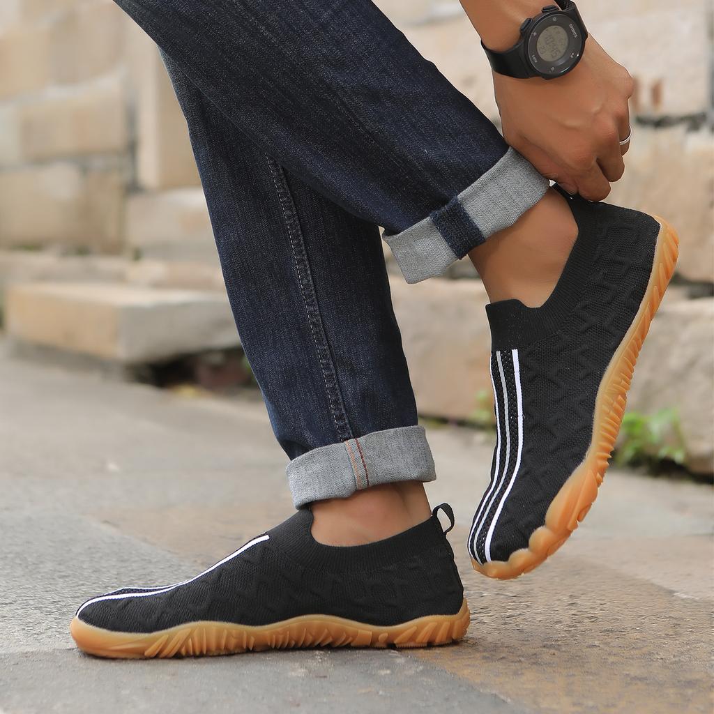 Large size casual five-finger couple shoes fashion trend fly-woven surface breathable and lightweight sports hiking shoes