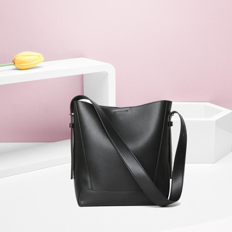Women's Fashionable Simple and Versatile Bucket Bag One Shoulder Crossbody Commuting Large Capacity Leather Women's Bag