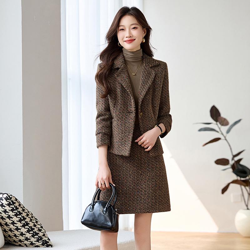 

Autumn/Winter Suit Collar Cotton-Padded Coat & Half Skirt Two-Piece Set XA8027 XL 57.5-62.5 kg