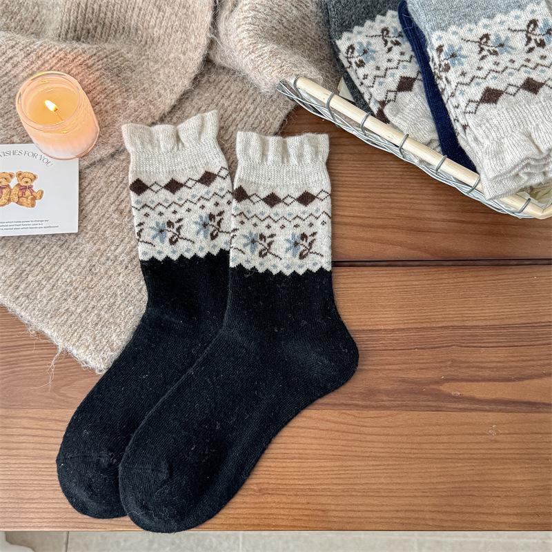 Autumn and Winter Warm Fleece Mid-calf Socks, Retro Small Floral Women's Pile Socks, College Versatile Socks