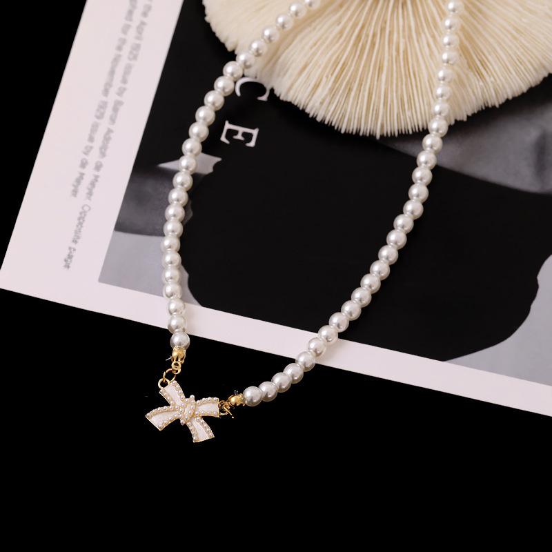 Retro Pearl Necklace, Versatile Small Fragrant Style Bow Collarbone Chain.