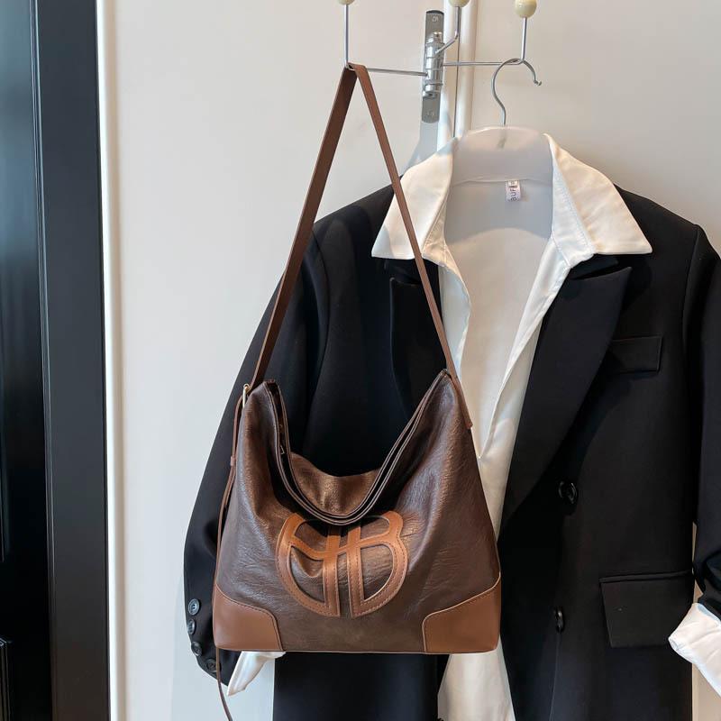 Tote Bag Retro and Simple, Large Capacity, Commuter Single Shoulder Crossbody Bag