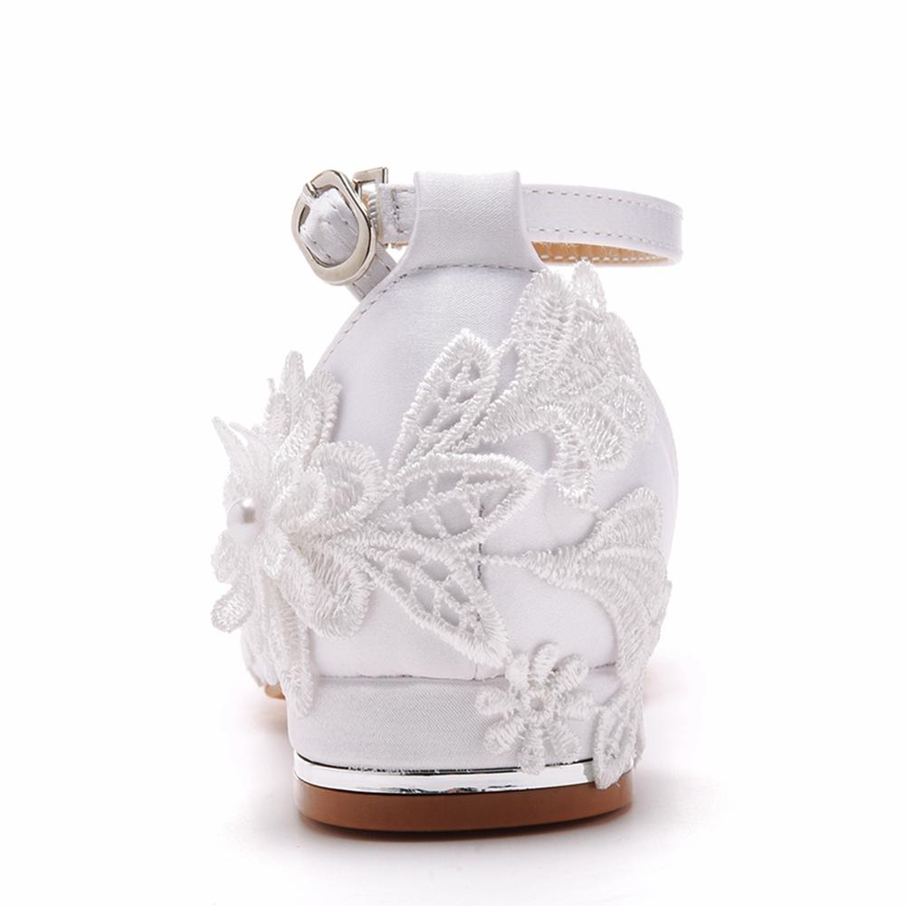 Women's 2CM High Heels White Pearl Lace Flower Silk Pointed Toe Pumps Retro Chunky Sandals Party Dress Shoes