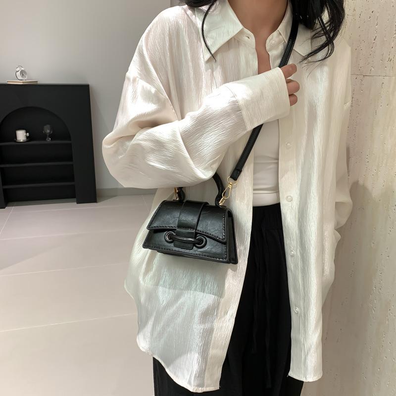 Women's Foreign Style Texture Solid Color Handbag 2024 Spring New Messenger This Year Popular Korean Version of Shoulder Small Square Bag