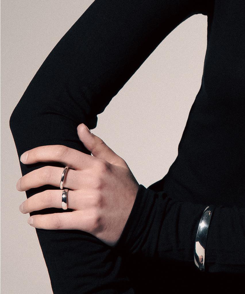 Tacit Sinuous Ring