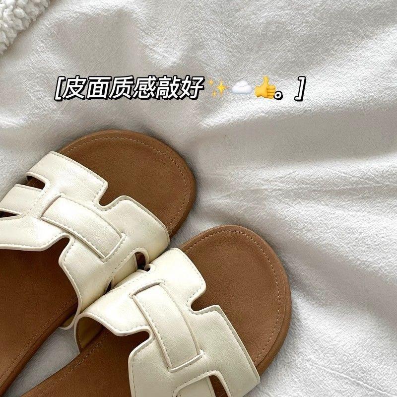 Advanced sense~ Great easy to wear one-word soft-soled fashionable outer wear versatile flat-bottomed beach slippers