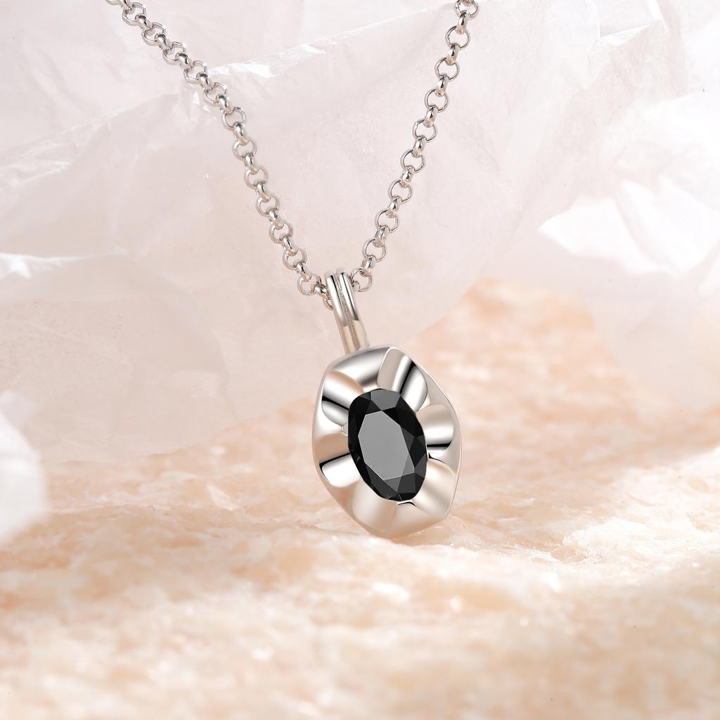 Temperament French Niche Design Black Zircon Necklace Women's Light Luxury Fashionable High-end Pendant Collarbone Chain