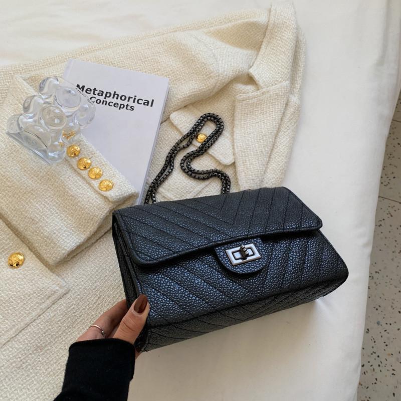 Urban Chic Quilted Chain Shoulder Bag Summer 2022 Stylish Pu Leather Crossbody