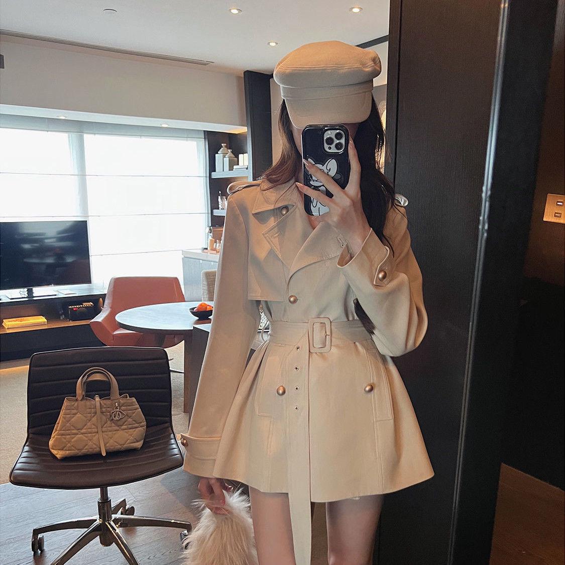 

British Double-Breasted Waist-Defining Trench Coat with Tie Belt and Turn-Down Collar S