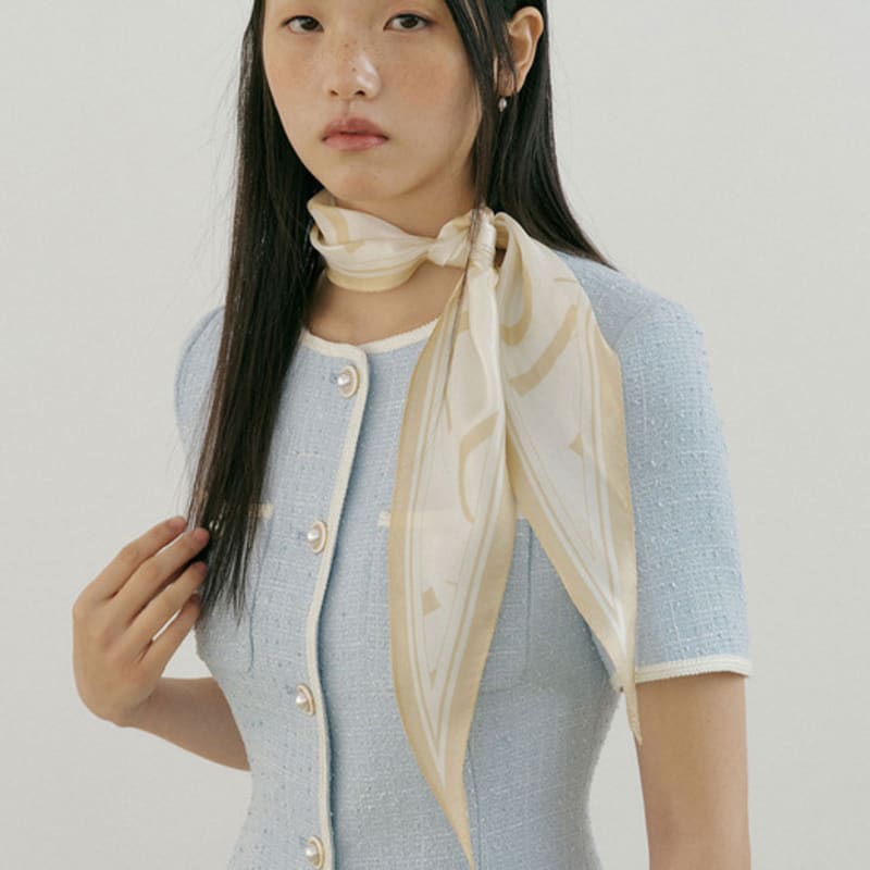 Lucirzu Lucir Zu Silk Diamond Scarf (beige)