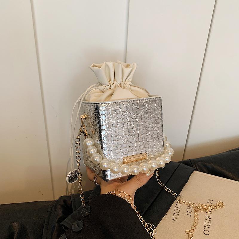 

Simple bucket bag women s 2024 new trend fashion foreign style popular handbag simple casual shoulder messenger bag срібний