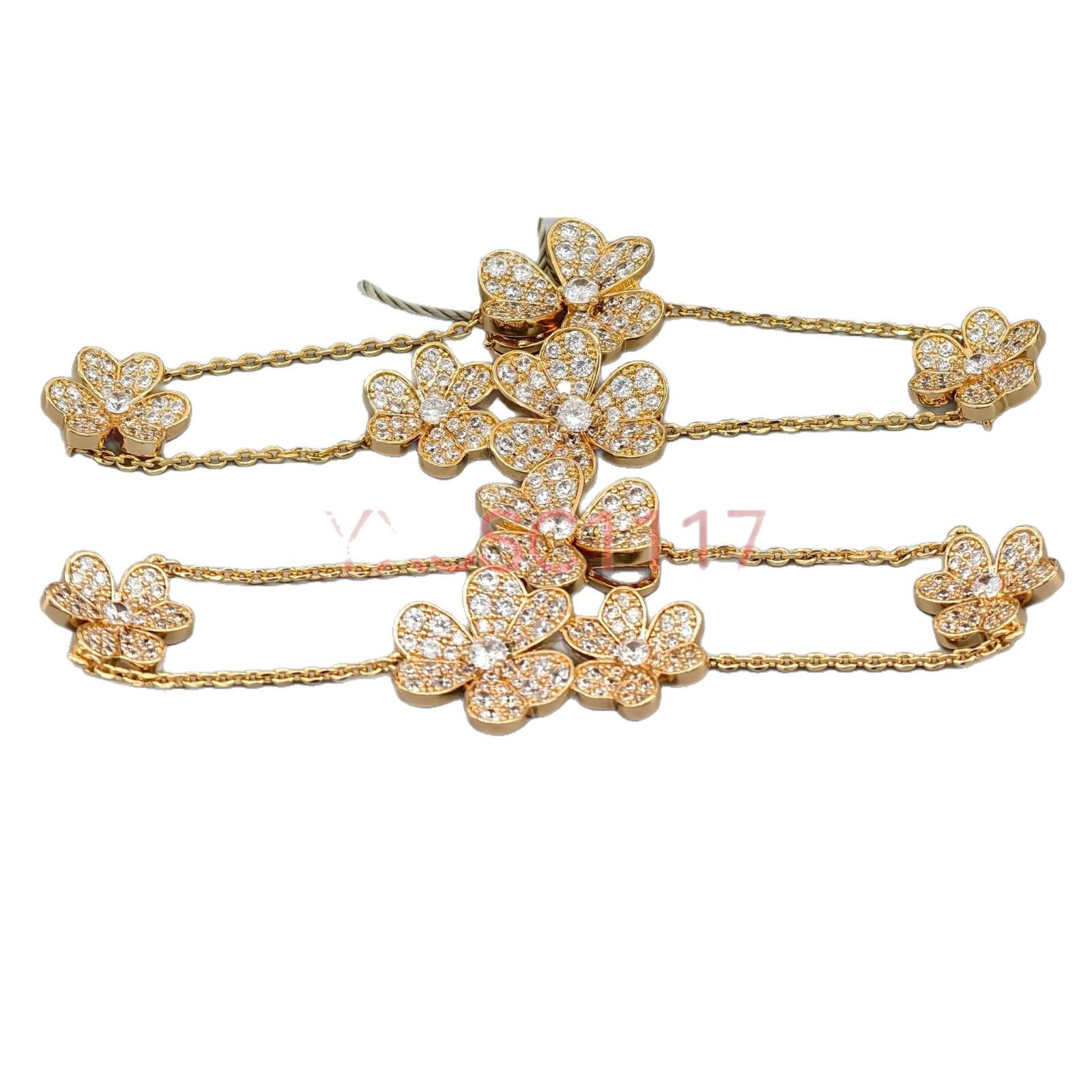Women s Gold Clover V Bracelet: Elegant Light Luxury with Full Diamond Design розового золота