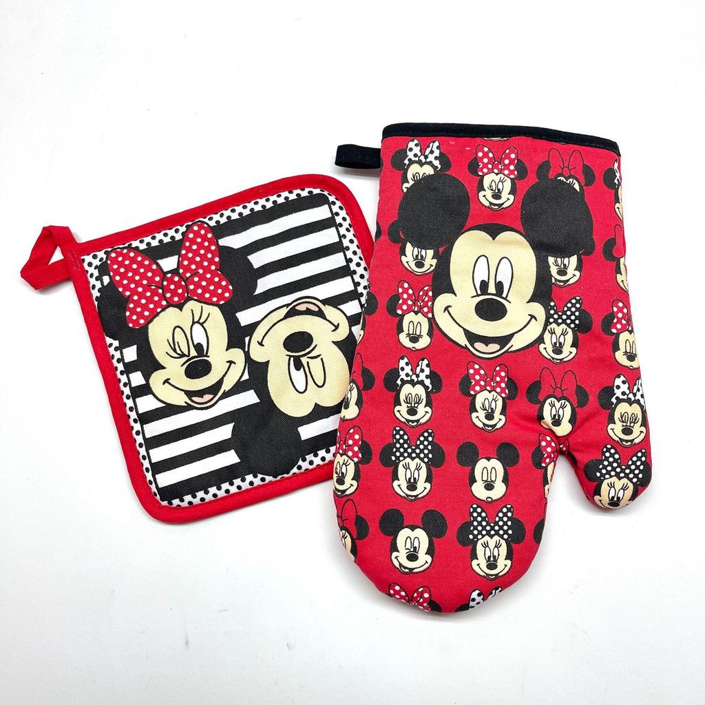 Mickey Mouse Cartoon Heat-Resistant Baking Set: Cute 2-Piece with Gloves & Coaster