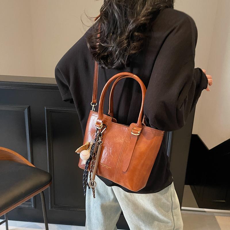 Tote bag large-capacity bag women's underarm bag contrasting colors 2025 new trendy fashion versatile commuter shoulder big bag women