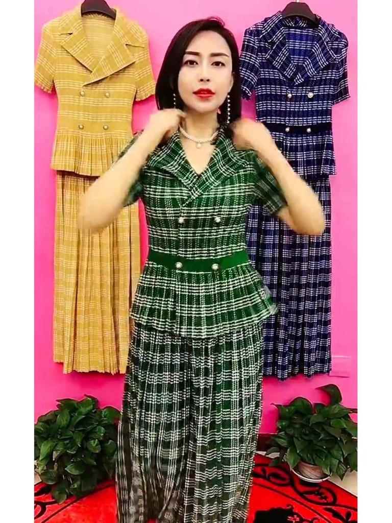 Damen 2025 Sommer Karoprint Anzug: Lockeres, Schlankmachendes, Altersreduzierendes Zweiteiler-Set mit Temperamentvollem Oberteil & Weitbeiniger Hose.