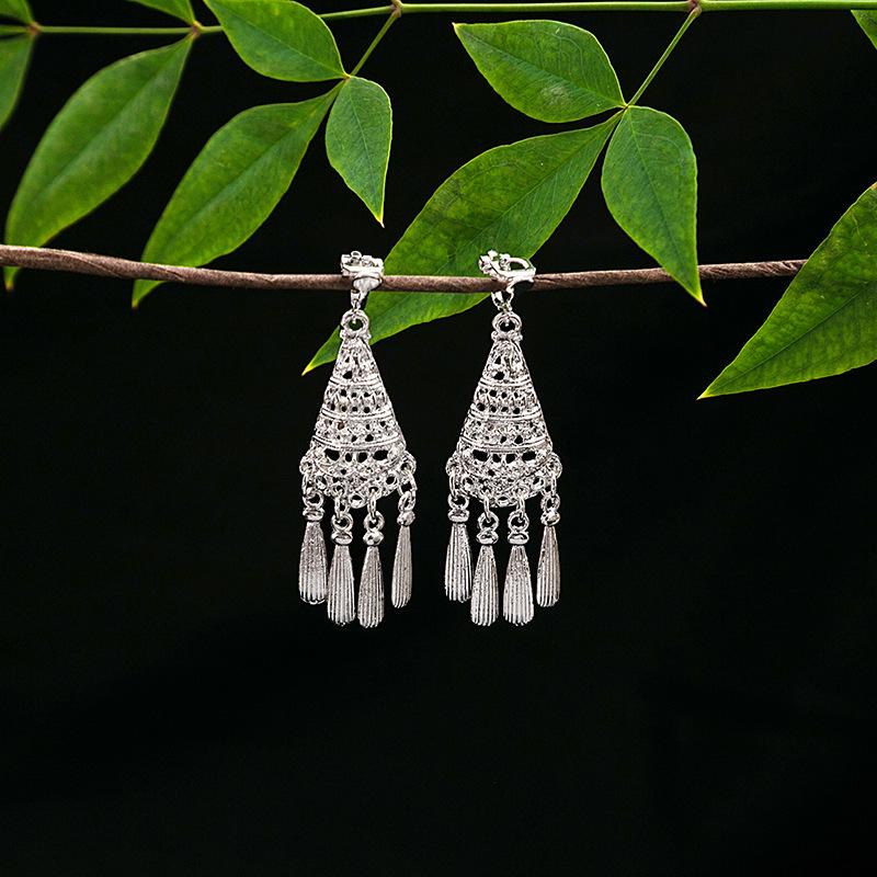 Ethnic Miao Silver Tassel Ear Clip - No-Piercing Retro Metal Earring for Women