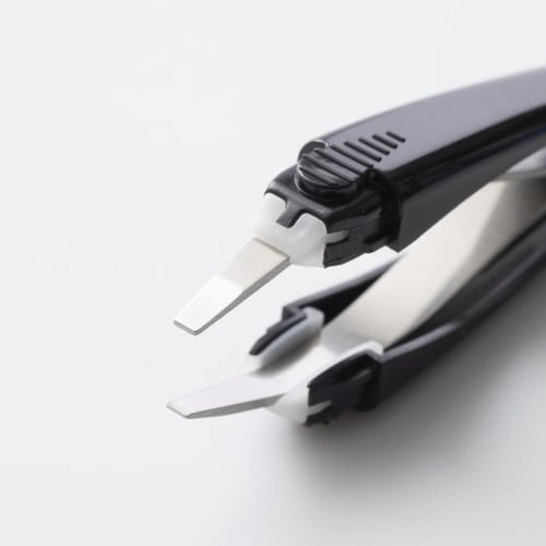 KAI Seki Magoroku One-Touch Tweezers Flat Tip Tweezers Painless Cap Included HC3508