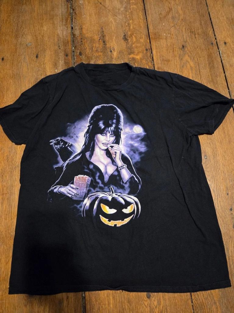 1990s Dark Horror Movies Elvira Mistress Black Tshirt 2025 Summer New Hot Cotton Tshirt Unisex Fashion Casual Tshirt