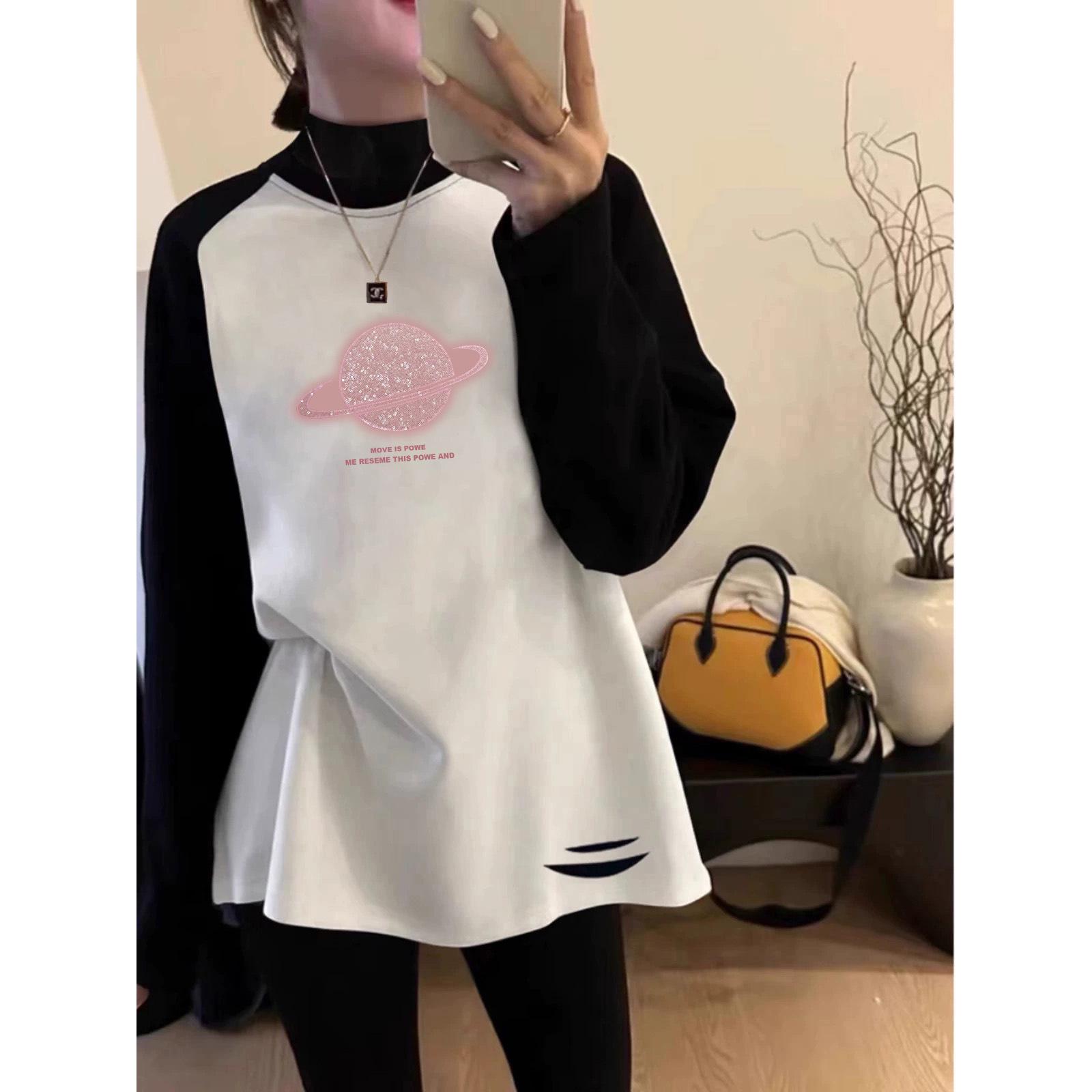 

Женская осенне-зимняя футболка средней длины с рукавами реглан и лоскутным узором, с полувысоким воротником Double Extra Large