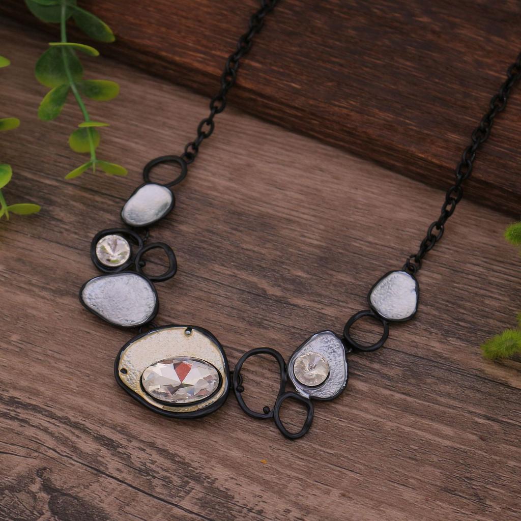 Pendentif long fleur géométrique creuse couleur émail, pendentif collier polyvalent en forme de cœur pour femme à sens élevé