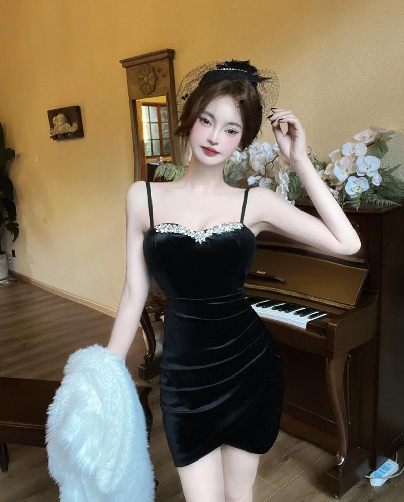 Heavy industry rhinestone exposed collarbone sexy celebrity suspender skirt irregular high waist temperament slim backless velvet skirt S чёрный