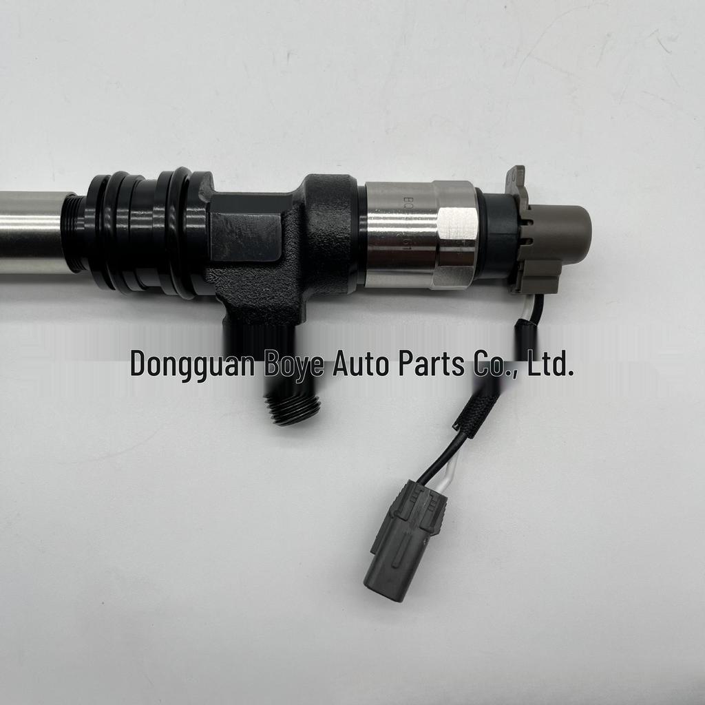 High-Pressure Common Rail Injector 095000-8621 for N04C 4.0D Engine