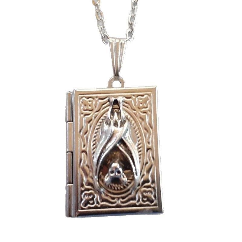Gothic Bat Pendant Necklace With Alloy Chain For Womens Fashion Accessories