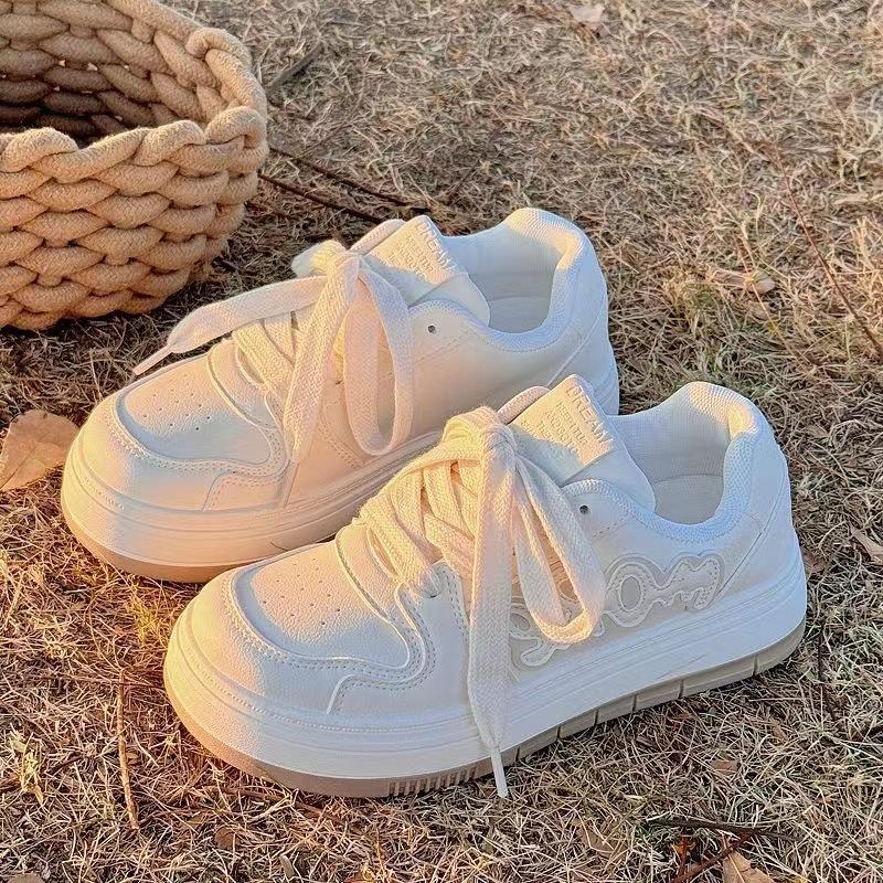 Víceúčelové malé bílé boty s tlustou podrážkou Dámské jarní a podzimní nové Ins trendy písmena Víceúčelové kožené ležérní plátěnky