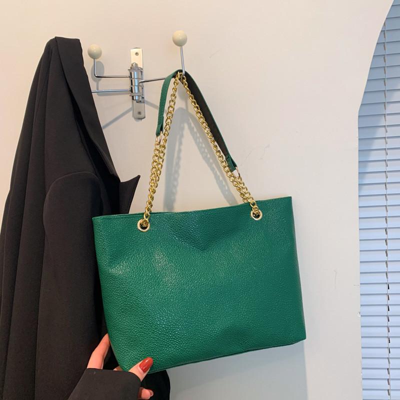 Stylish Large Tote Bag For Women With Chic Shoulder Strap Ideal For Casual Commuting