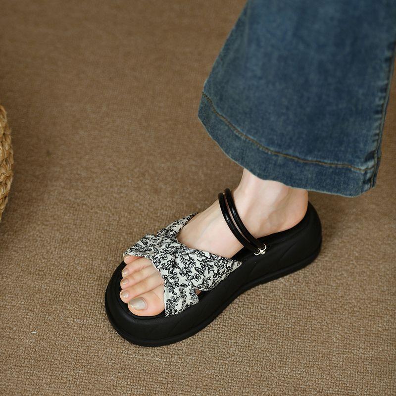 Guochao popular sandals women's 2025 new summer wear high-end Roman shoes platform muffin casual beach shoes