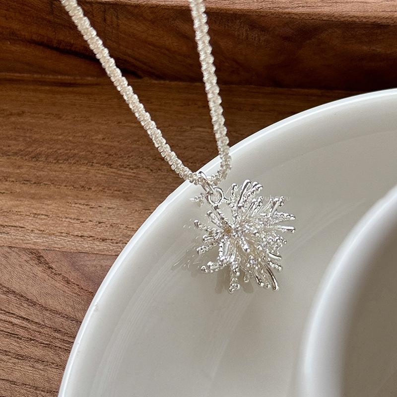 

Циркониевое серебряное ожерелье с подвеской в виде фейерверка, легкая роскошь, высокое чувство моды, универсальная нишевая цепочка для ключицы, изысканное ожерелье