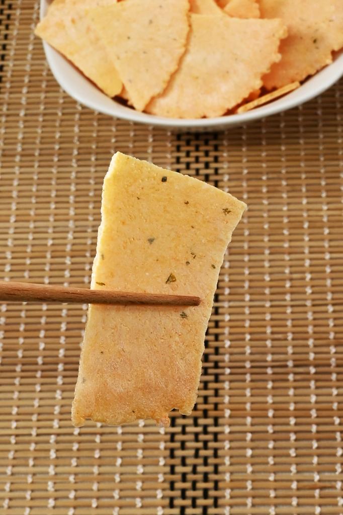 Shrimp Cracked Rice Bargain Snacks Soy Sauce Flavor Is Alcohol Delicious Rice Crackers Bargain Cracked Shrimp 600g [Tsumamikura Official] Crackers,