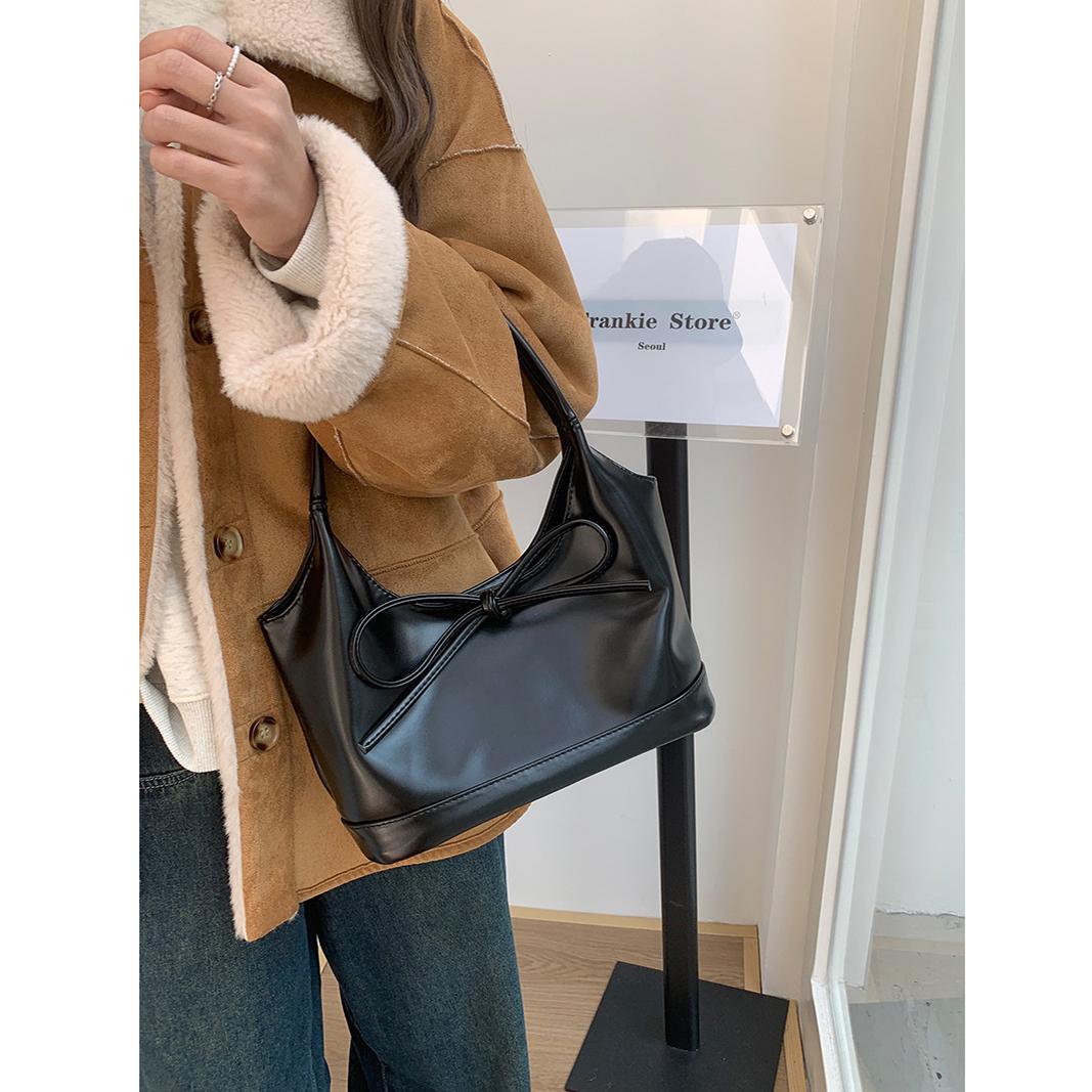 

Елегантна жіноча сумка під пахвами з червоним бантом із суцільної штучної шкіри, повсякденні сумки з ручкою великої місткості Жіноча універсальна сумка на плечі. чорний