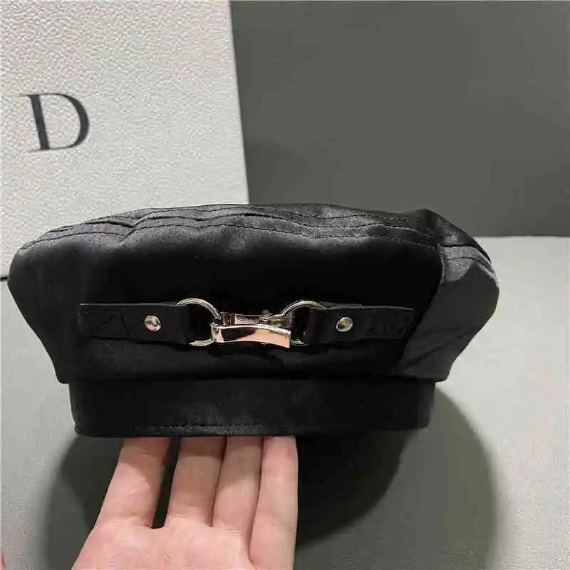 

Black Fashion Beret with Metallic Chain - Soft Lightweight Adjustable Slouchy Hat for Women Men, Casual Outings Party Dates Café 56-58 cm