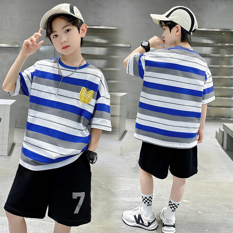 Lässiges Baumwoll-T-Shirt für Jungen im Sommer