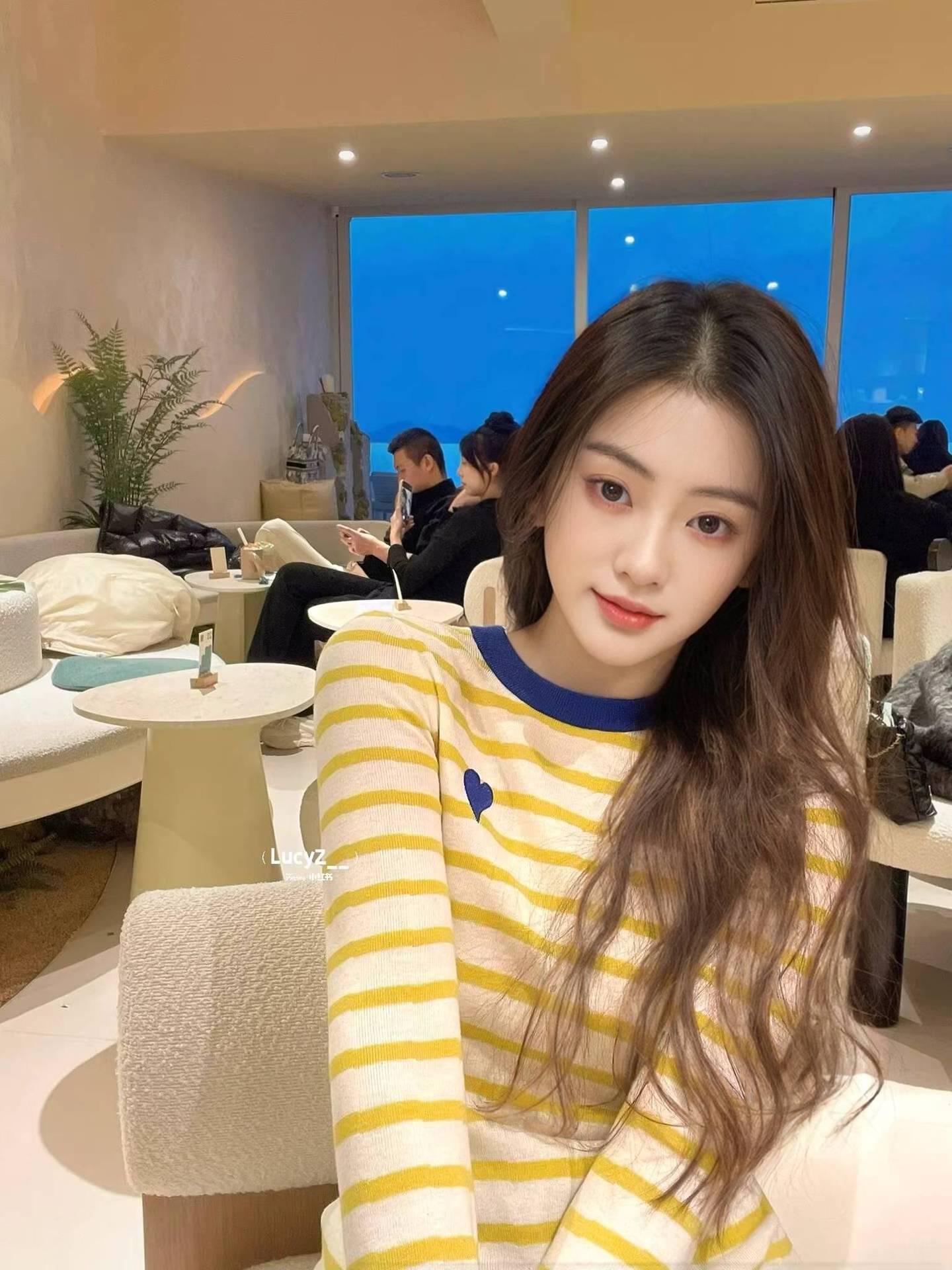 

2025 Весна Женский Корейский Стиль Вышивка Любовь Контрастные Полосы Трикотажный Топ L