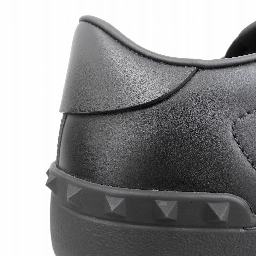 Valentino Garavani Excellent condition calf leather Rock Studs rubber sole lace-up sneakers, size 10.6, 2Y2S0931BXE shoes 42 blackUsed