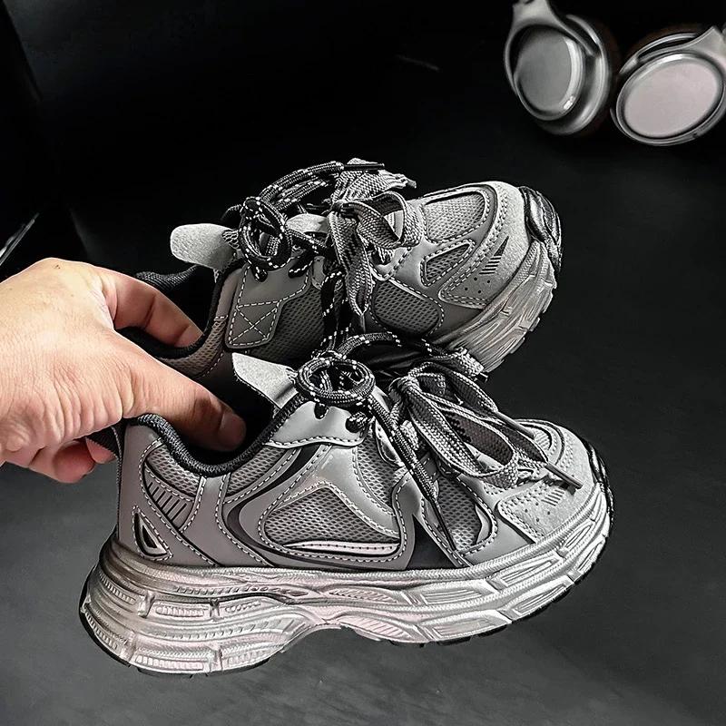 

2024 Детские повседневные кроссовки для девочек и мальчиков, осень, новые модные корейские туфли с мягкой подошвой, нескользящие, универсальные спортивные туфли 27 серый