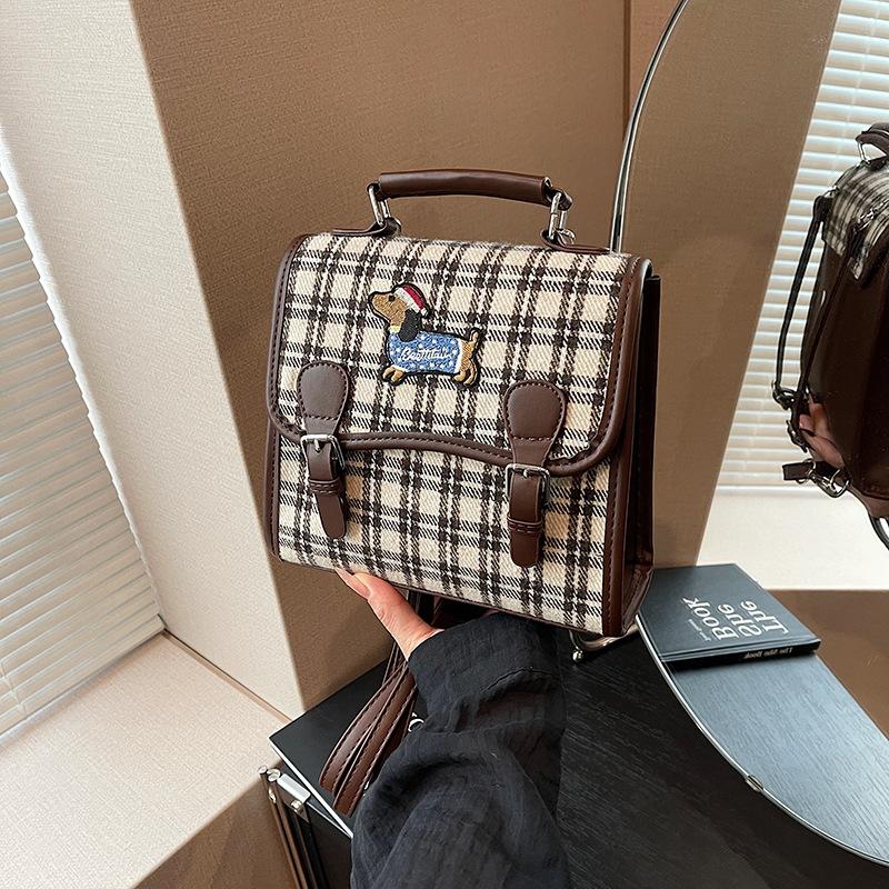 

Корейская версия сумки в стиле колледжа для женщин 2024 года, новый контрастный цвет, универсальный рюкзак, нишевая высококачественная женская сумка-мессенджер коричневый