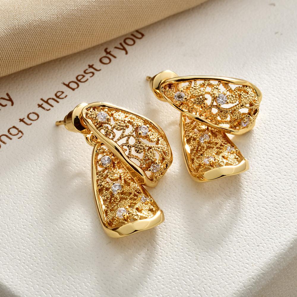 French retro front and rear two-wear earrings hollow lace pattern stud earrings fashion temperament high-end light luxury earrings