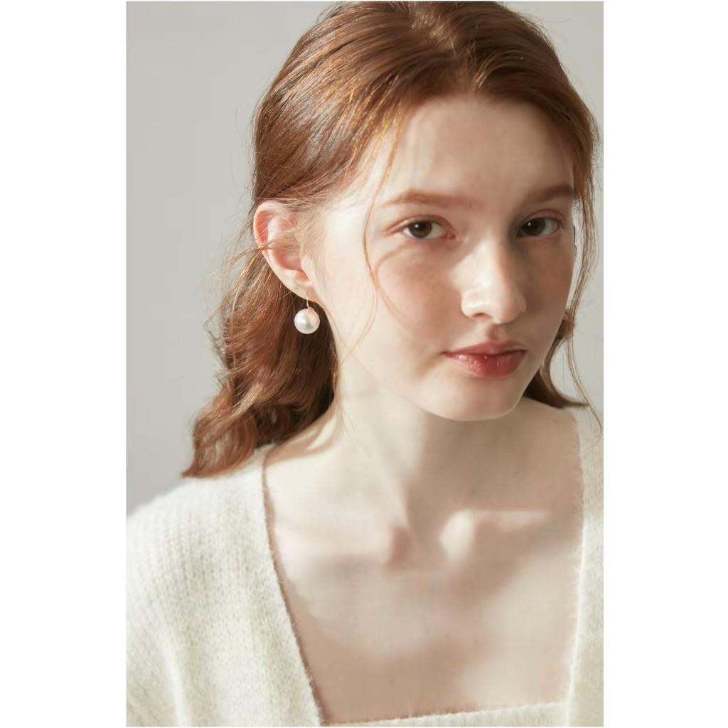 Pearl Stud Earrings Women's Niche Design High-end Sense Versatile Ear Hook Earrings